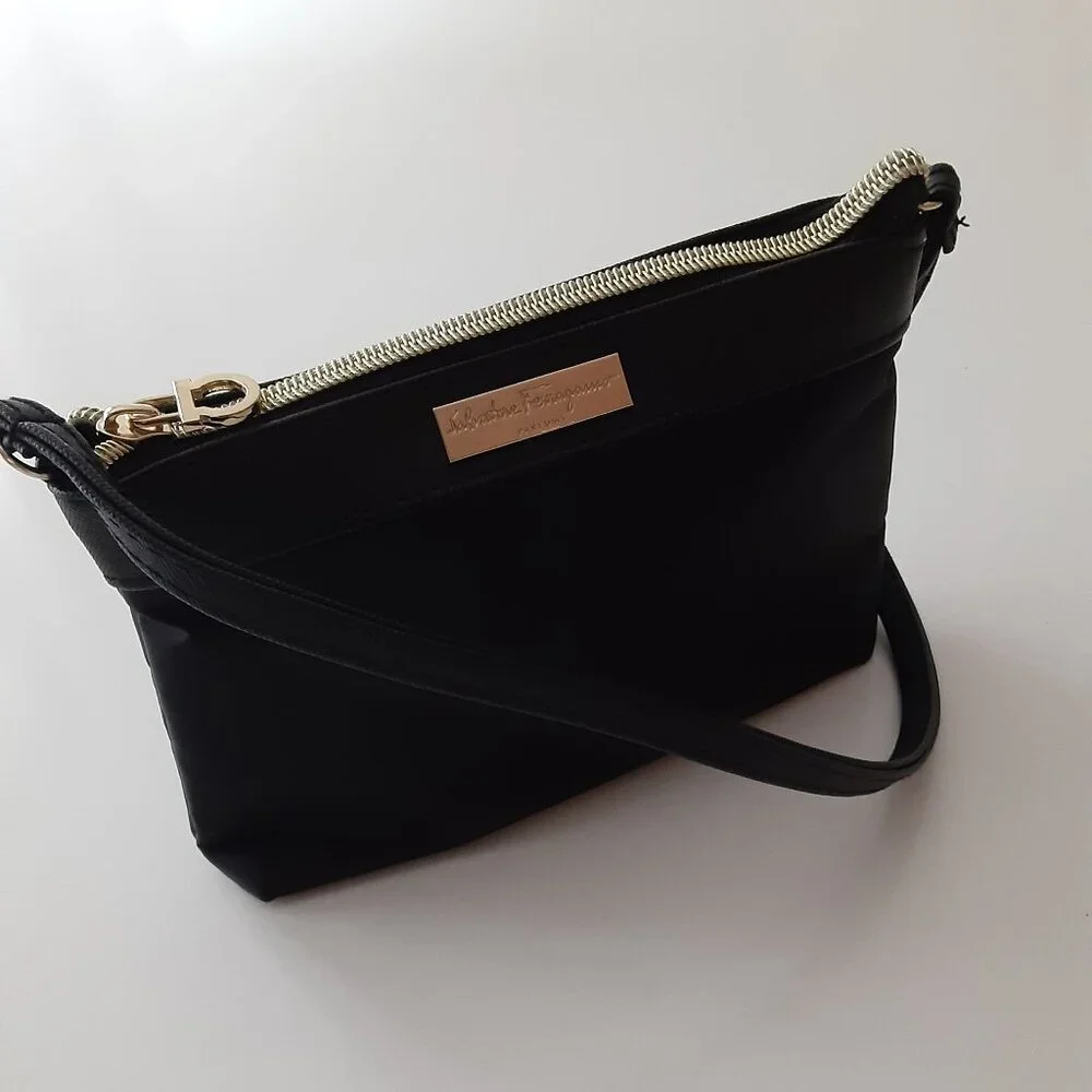 Signorina by Salvatore Ferragamo 30 ml scent with Black Mini Bag -NWOT